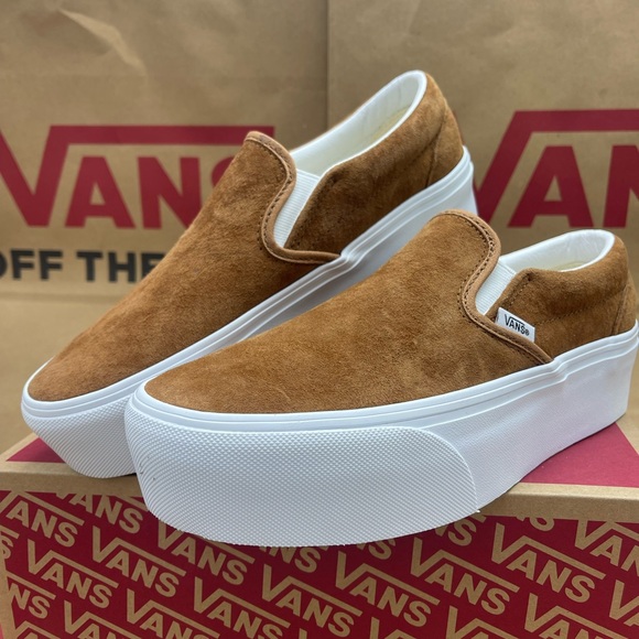 Vans NUBUCK Classic Slip-On Platform Shoe
Stackform Sneakers
Nubuck Chipmunk - Picture 6 of 16